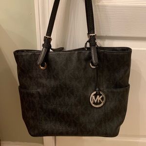 Black michael kors purse!